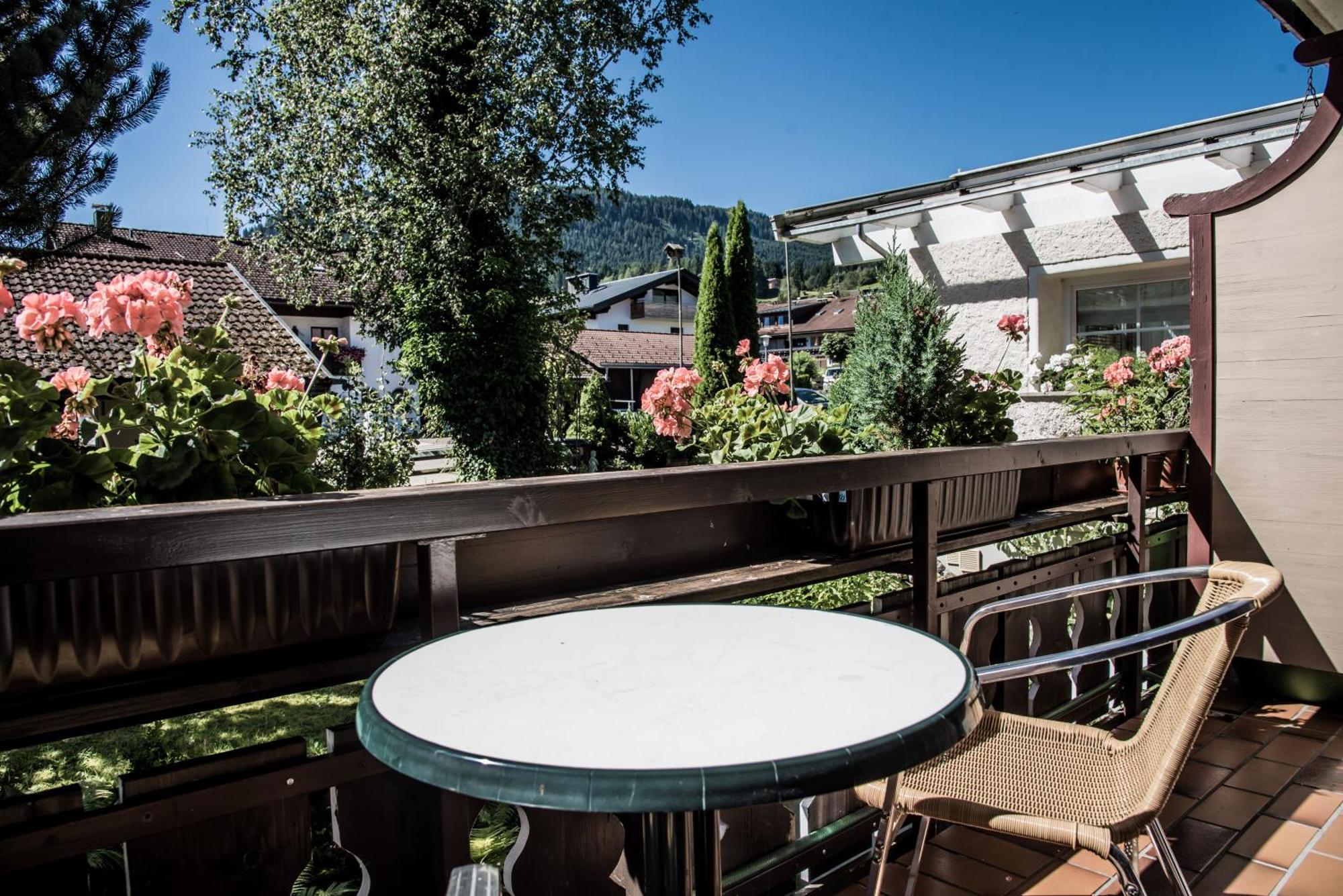 Haus Susanne - Top-Ferienwohnungen - Sommer-Bergbahn Inklusive オーバーマイゼルシュタイン エクステリア 写真