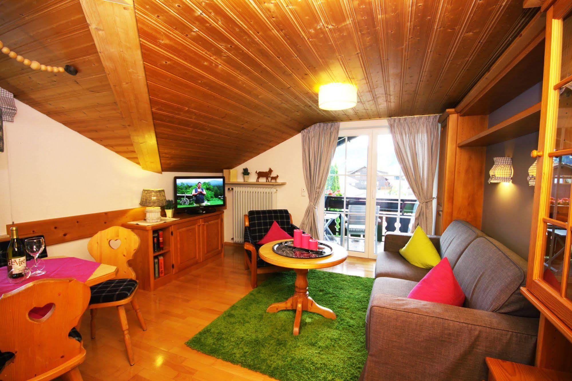 Haus Susanne - Top-Ferienwohnungen - Sommer-Bergbahn Inklusive オーバーマイゼルシュタイン エクステリア 写真
